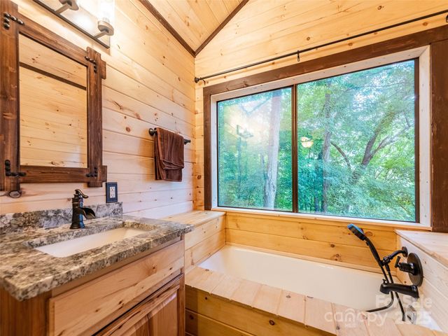 171 Jade Drive, Clyde, NC 28721