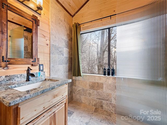 171 Jade Drive, Clyde, NC 28721