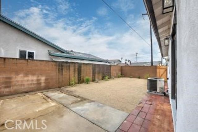 328 E 213th St, Carson, CA 90745