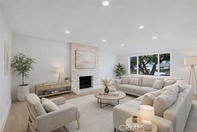 328 E 213th St, Carson, CA 90745