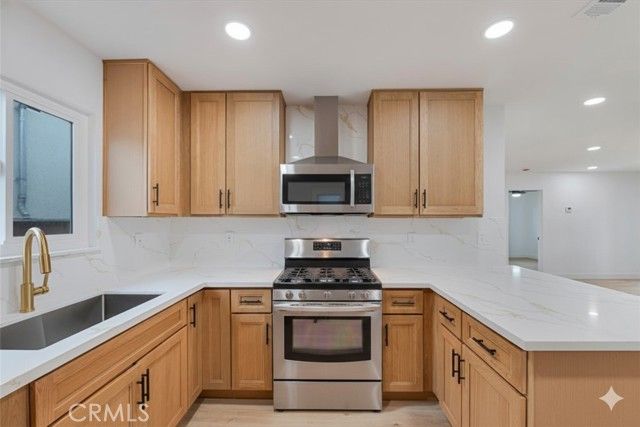 328 E 213th St, Carson, CA 90745