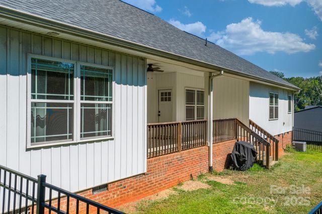 1724 Ivey Court, Maiden, NC 28650