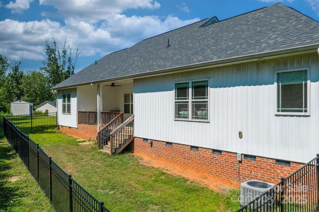1724 Ivey Court, Maiden, NC 28650