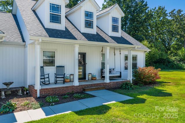 1724 Ivey Court, Maiden, NC 28650