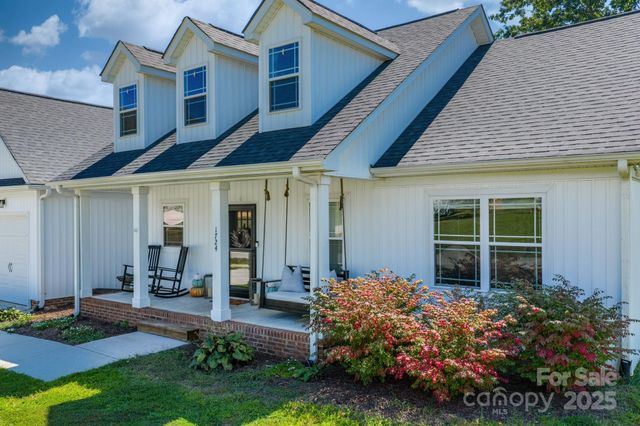 1724 Ivey Court, Maiden, NC 28650