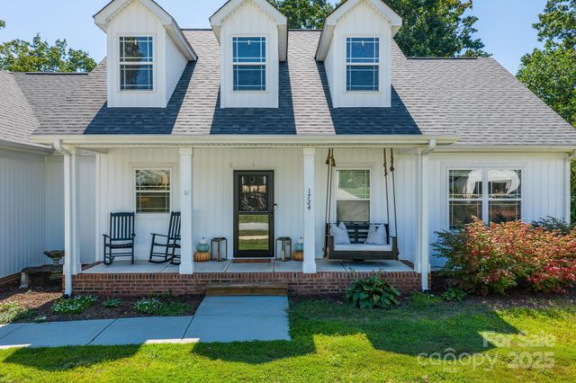 1724 Ivey Court, Maiden, NC 28650