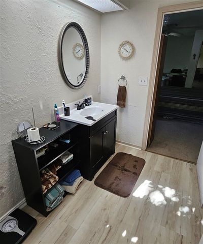 1212 E Hermosa, Frederick, OK 73542