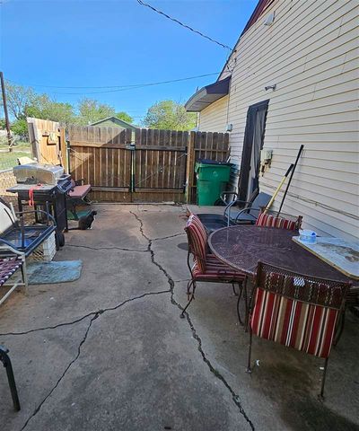 1212 E Hermosa, Frederick, OK 73542