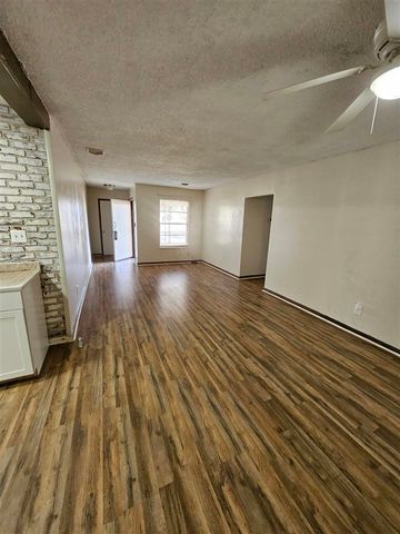 1212 E Hermosa, Frederick, OK 73542