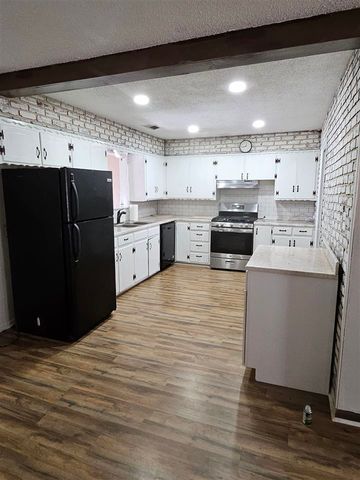 1212 E Hermosa, Frederick, OK 73542