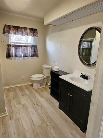 1212 E Hermosa, Frederick, OK 73542