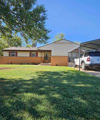 1212 E Hermosa, Frederick, OK 73542