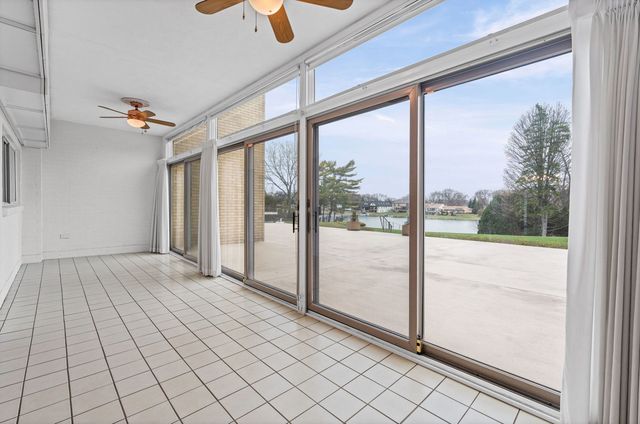 1 N Dee Road 1B, Park Ridge, IL 60068