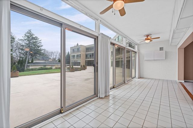 1 N Dee Road 1B, Park Ridge, IL 60068