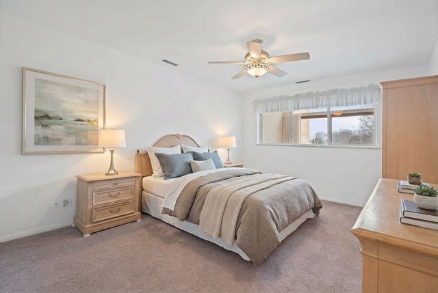 1 N Dee Road 1B, Park Ridge, IL 60068