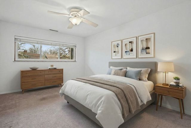 1 N Dee Road 1B, Park Ridge, IL 60068