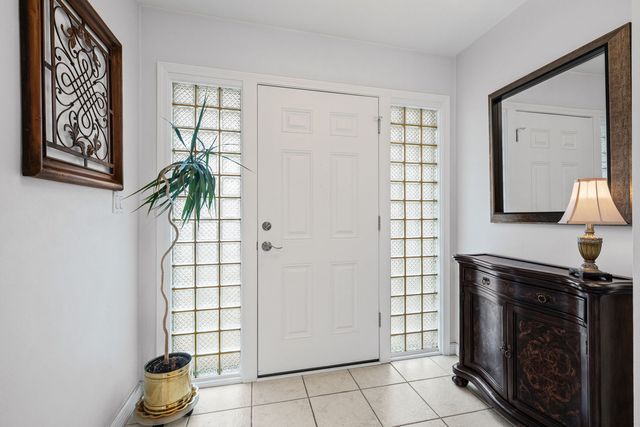 1 N Dee Road 1B, Park Ridge, IL 60068