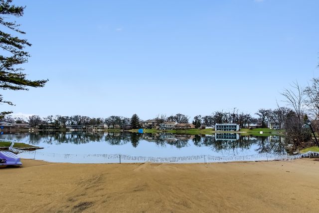 1 N Dee Road 1B, Park Ridge, IL 60068