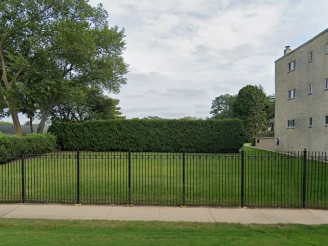 1 N Dee Road 1B, Park Ridge, IL 60068