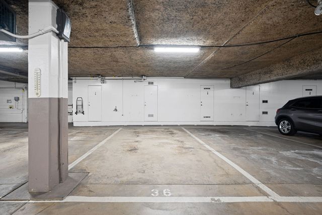 1 N Dee Road 1B, Park Ridge, IL 60068