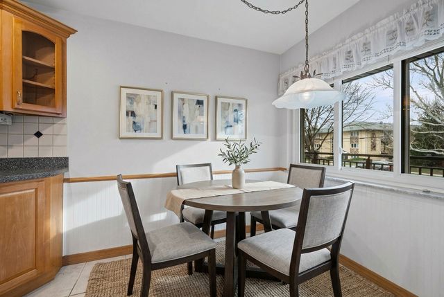 1 N Dee Road 1B, Park Ridge, IL 60068