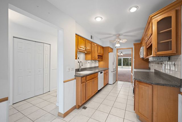 1 N Dee Road 1B, Park Ridge, IL 60068