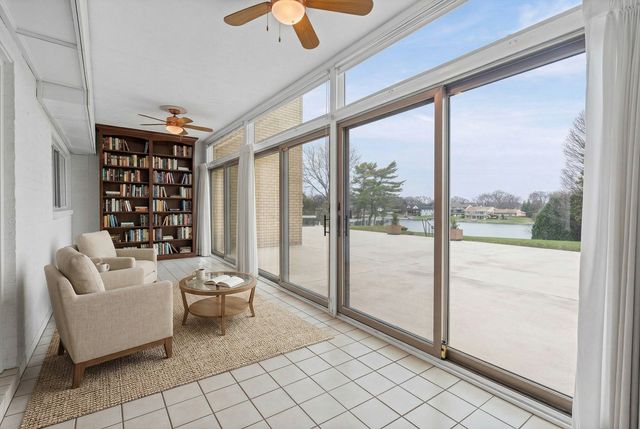 1 N Dee Road 1B, Park Ridge, IL 60068