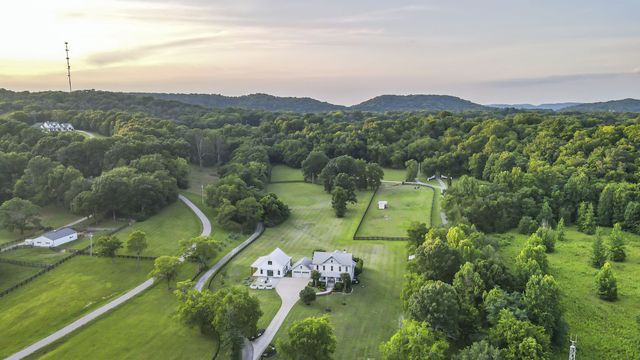 6502 Peytonsville Arno Rd, College Grove, TN 37046