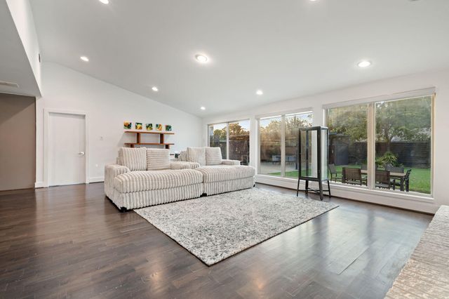 3427 Saint Cloud Circle, Dallas, TX 75229