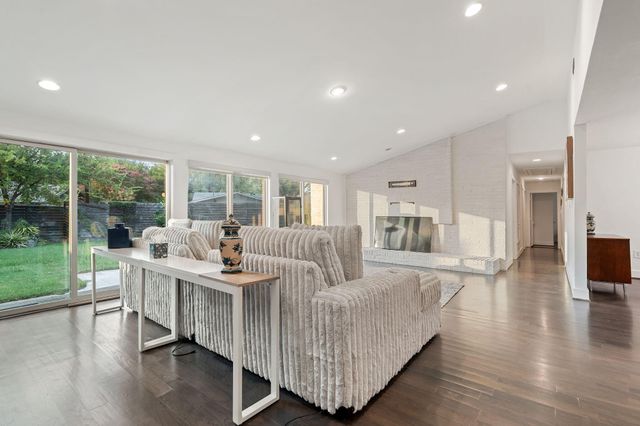 3427 Saint Cloud Circle, Dallas, TX 75229