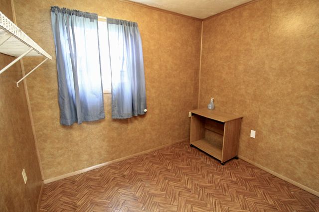 212 Southern Downs Dr, Lexington, TN 38351
