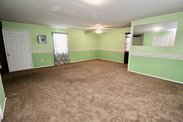 212 Southern Downs Dr, Lexington, TN 38351