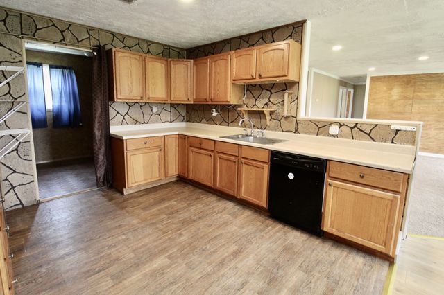 212 Southern Downs Dr, Lexington, TN 38351