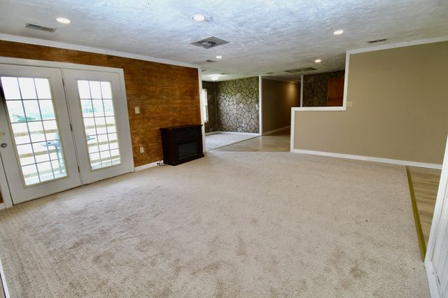 212 Southern Downs Dr, Lexington, TN 38351