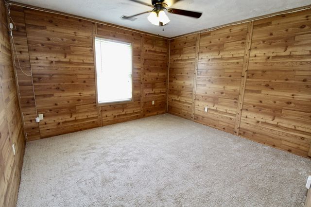 212 Southern Downs Dr, Lexington, TN 38351