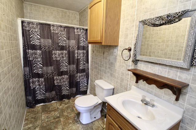 212 Southern Downs Dr, Lexington, TN 38351