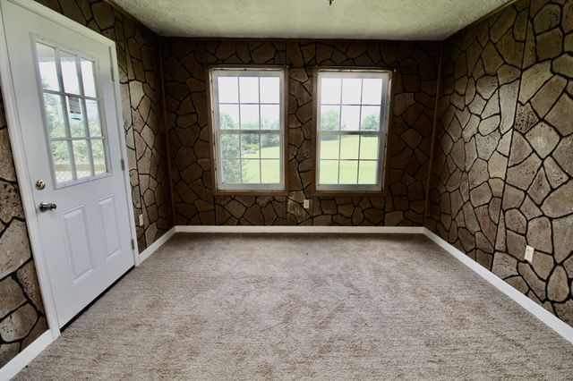 212 Southern Downs Dr, Lexington, TN 38351
