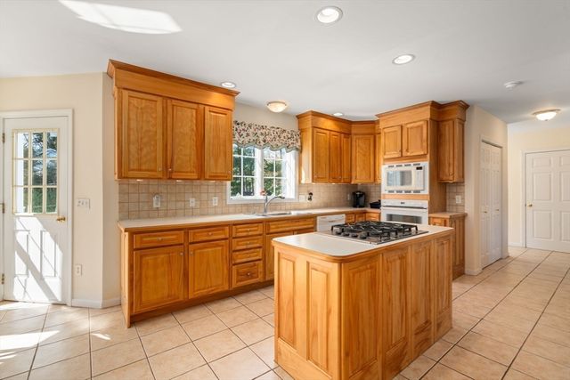 1 Silver Brook Rd, Salem, NH 03079