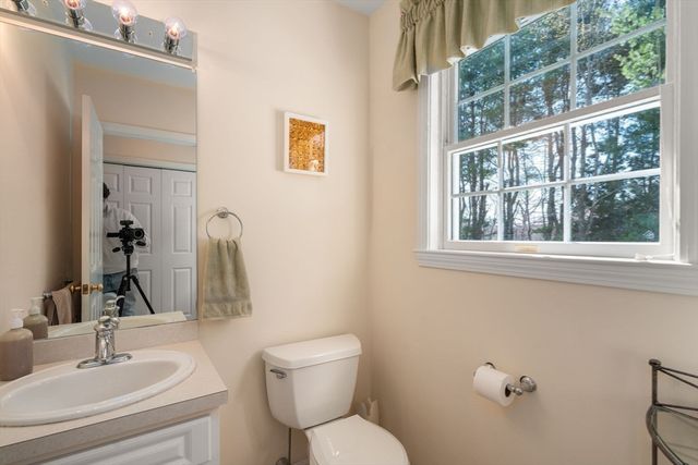 1 Silver Brook Rd, Salem, NH 03079