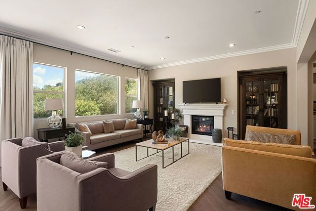4964 Hydepark Drive, Agoura Hills, CA 91301