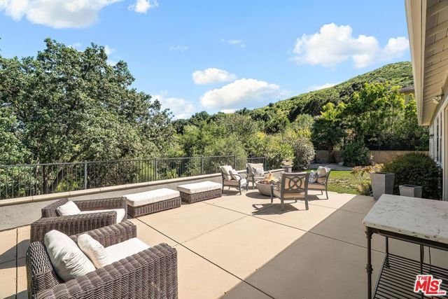 4964 Hydepark Drive, Agoura Hills, CA 91301