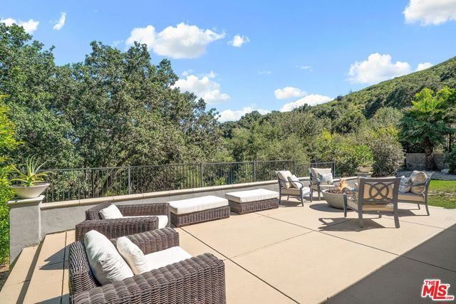 4964 Hydepark Drive, Agoura Hills, CA 91301