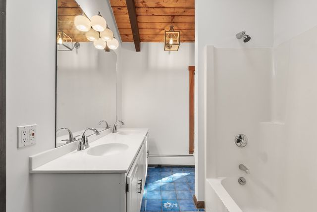 4 Tanglewood Road, Manchester, MA 01944