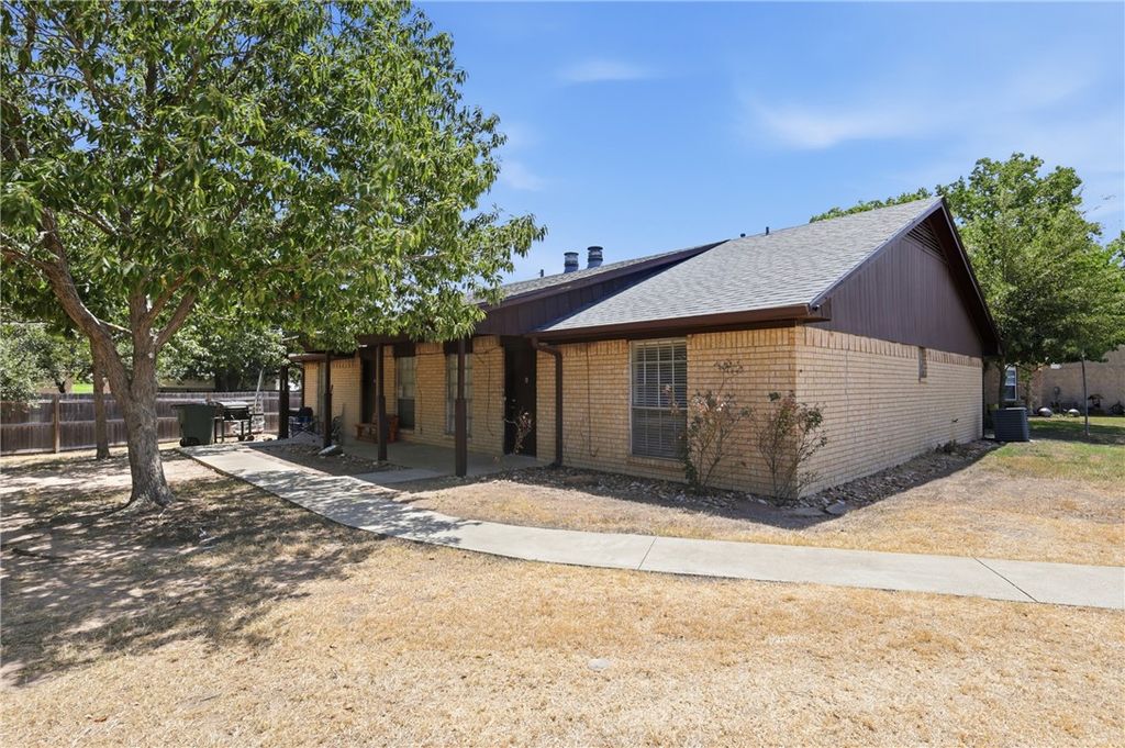 1919 Pine Tree Drive, Bryan, TX 77802 — photo 3