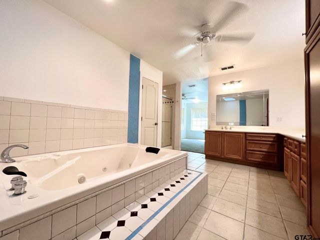 250 Autumn Wood Trail, Holly Lake Ranch, TX 75765