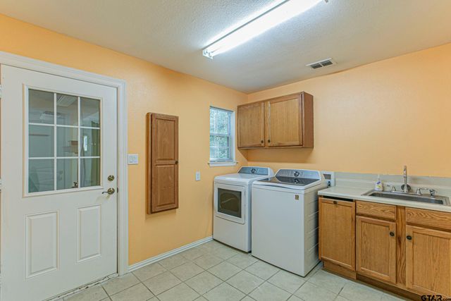 250 Autumn Wood Trail, Holly Lake Ranch, TX 75765