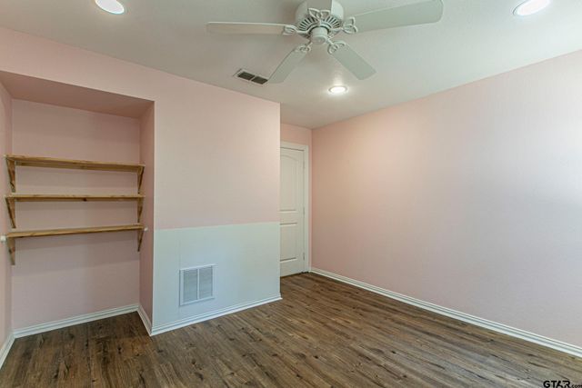 250 Autumn Wood Trail, Holly Lake Ranch, TX 75765