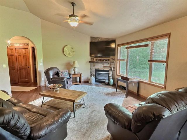 1085 HILLWOOD RUN DRIVE, Oshkosh, WI 54901