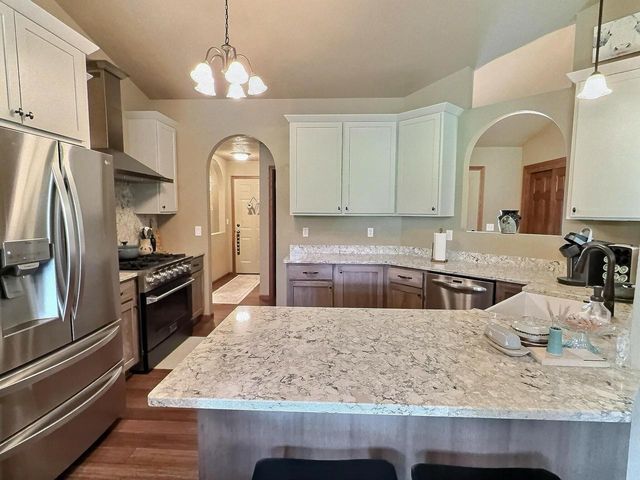 1085 HILLWOOD RUN DRIVE, Oshkosh, WI 54901