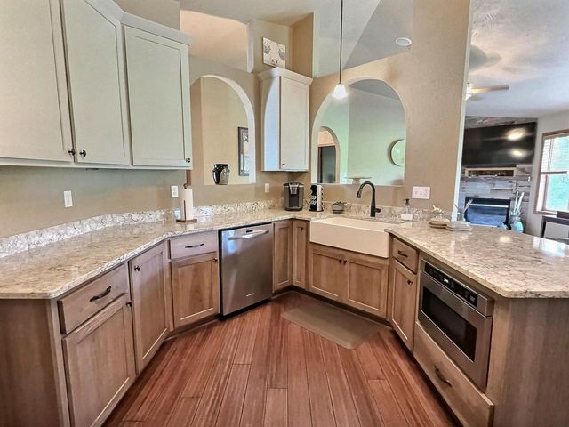 1085 HILLWOOD RUN DRIVE, Oshkosh, WI 54901